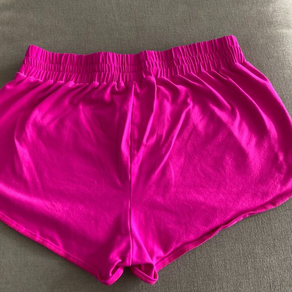 Alo Yogo Shorts - Picture 3 of 3